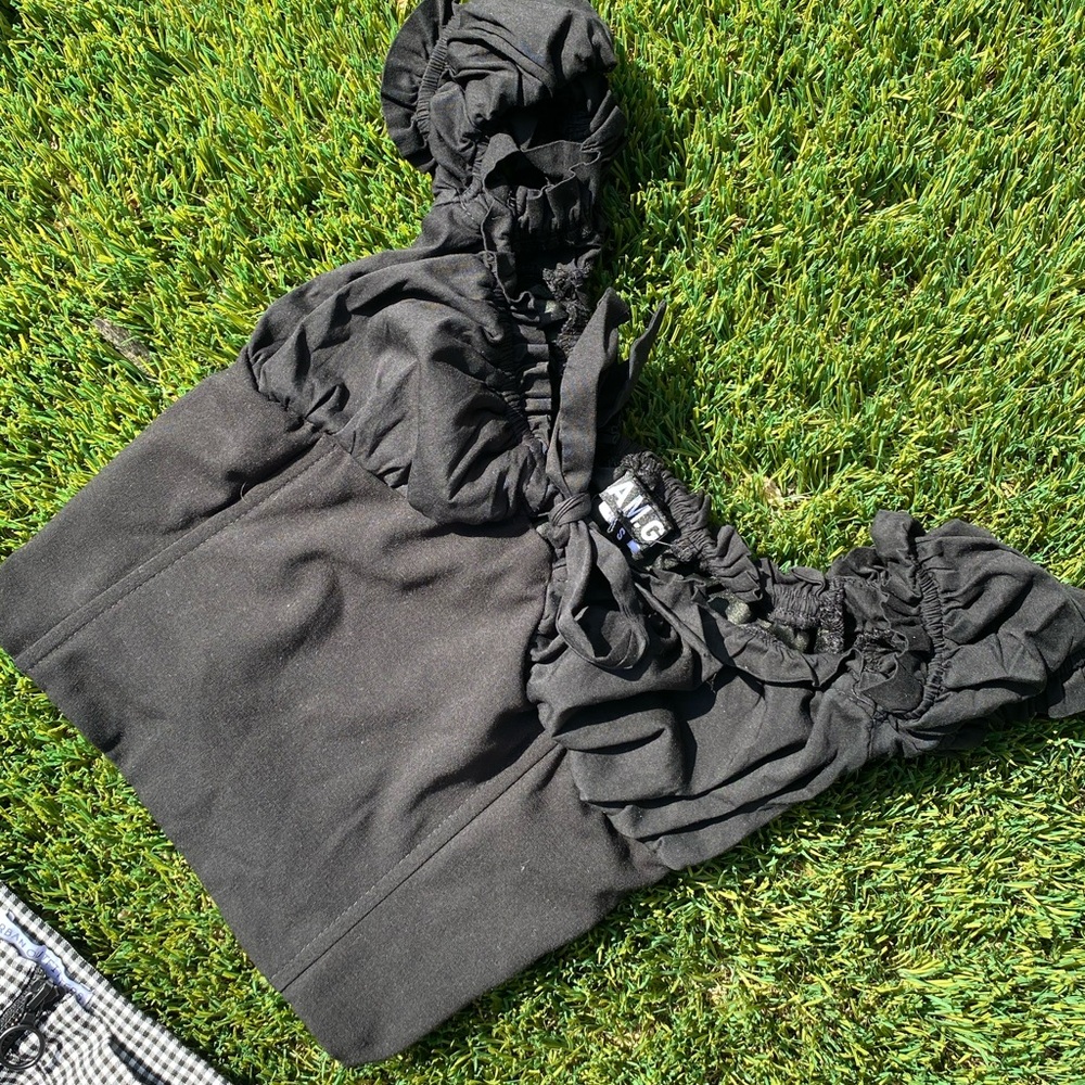 Small I AM GIA NAOMI black sweetheart crop top